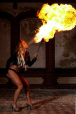 Feuershow aus Berlin mit Firegirl Angelina